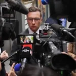 Bardellu dobehli antisemitské správy. Le Penová kryje jeho chrbát.