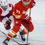 Calgary chápe, že brániť musia aj útočníci. Nemcov pár patrí k elite ligy