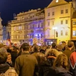 Česká vláda čelí protestom za slobodu médií, poslanec navrhuje zrušiť ČT
