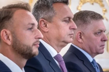 Dá sa koaličná zmluva porušiť ústavne dovolenými postupmi a úkonmi koaličných politikov?