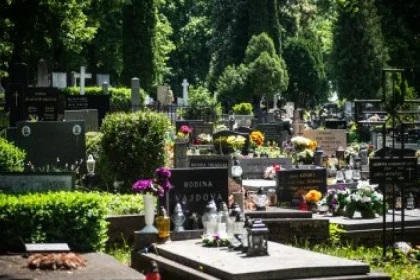 Dva príbehy o konci života a smrti ako prirodzenej súčasti bytia