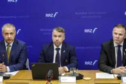 Ekonomický newsfilter: Vláda sľubuje miliardové projekty, na ktoré nemá peniaze
