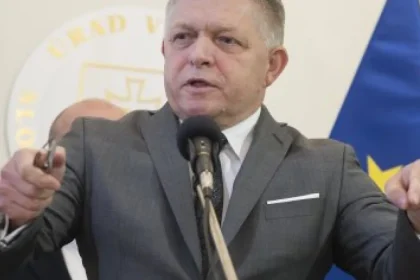 Fico zasahuje do vývoja v cudzej krajine