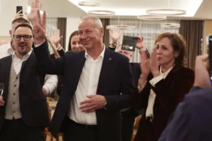Ján Nosko vyhral štvrtýkrát v Banskej Bystrici, väčšinu v zastupiteľstve istú nemá