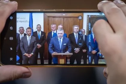 Koalícia chce tento týždeň zrušiť voľbu poštou, poslanci potom dostanú voľno