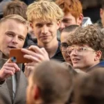 Mazurek chce osloviť aj 14-ročných: pohľad do očí, selfie a krik na námestí