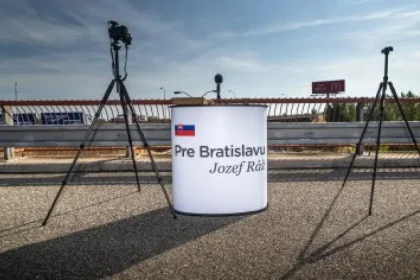 Na Rážovej kampani pracoval aj Babišov marketér, Vallo si robí žarty z otvárača