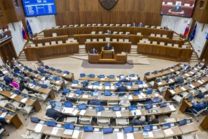 Na Slovensku chýba poistka vo forme senátu, v ústavnom poriadku absentuje spomaľovač