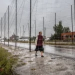 Osamelosť a strach z neznáma. Prečo Ukrajinci odmietajú opustiť svoje nebezpečné domovy
