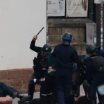 Pomáhali policajti krajnej pravici? Videá zo sobotných protestov prekvapili