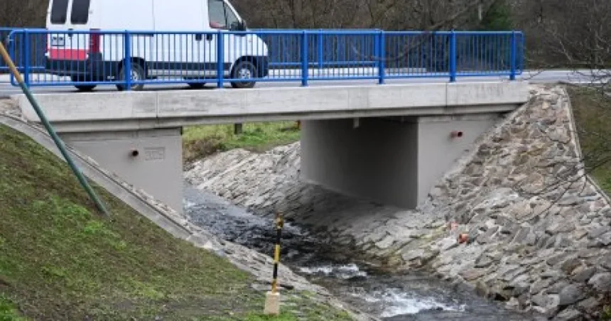 Pred voľbami cítiť asfalt všade. Prečo sa stav mostov nezlepšuje?