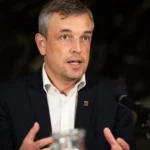 Primátora Komárna vinia, že nevie po slovensky, v pozadí „šéfredaktor“ a podvody
