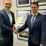 SNS prevzala kontrolu, skončili traja Tarabovi manažéri