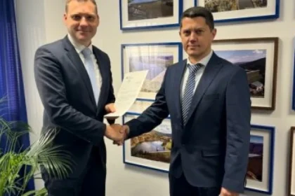 SNS prevzala kontrolu, skončili traja Tarabovi manažéri