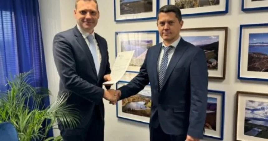 SNS prevzala kontrolu, skončili traja Tarabovi manažéri