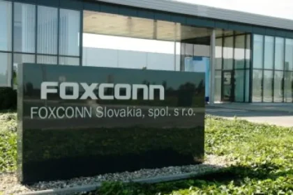 Štát podporí malé obchody, Foxconn ožíva, J&T ide do lekární
