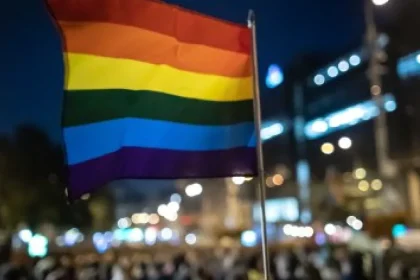 Štyri roky po Teplárni: ako podporiť práva LGBTI+ ľudí, keď na nich útočí štát