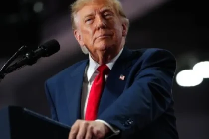Trump a Putin sa dohodli na dodávkach nafty, je to dar pre Rusov, tvrdí Zelenskyj