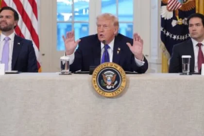 Trump a Putin: Tri výroky, ktoré ukazujú, ako USA nadbiehajú Rusku