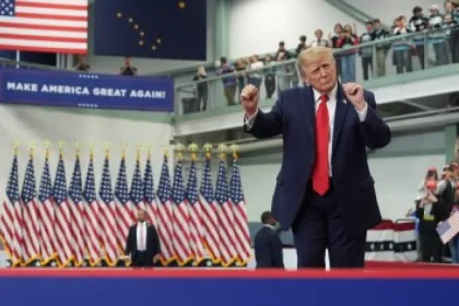 Trump na Aljaške: zlé čísla a podpisovanie amnestií