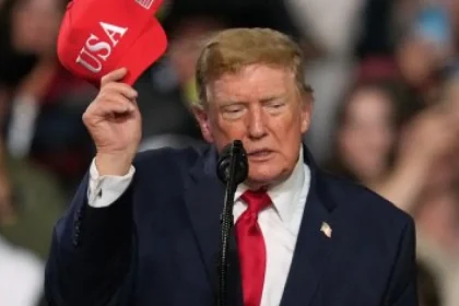 Trump zakázal slovo maternica, dnes vedie zdravie žien