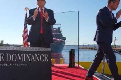 Trumpov plán pre Irán: zhodiť „matku všetkých bômb“ a stiahnuť sa