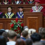 Umělá inteligence připravuje absolventy o práci. Nabídek je méně a firmy chtějí praxi