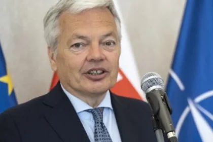 Uniknuté správy odhaľujú, ako chcel exkomisár Reynders zakryť možné väzby na Rusko