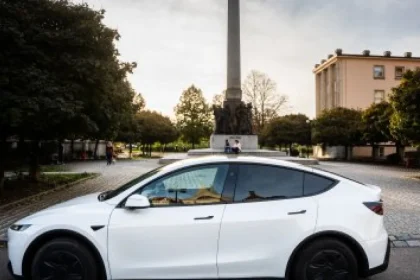 Už nikdy nebudem stresovať v zápche. Vyskúšali sme autopilota od Tesly, ktorý povolil Ráž