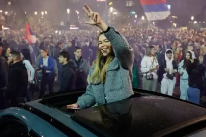 Vučićovi stúpenci zastrašovali aj vojvodinských Slovákov: pád režimu po 14 rokoch