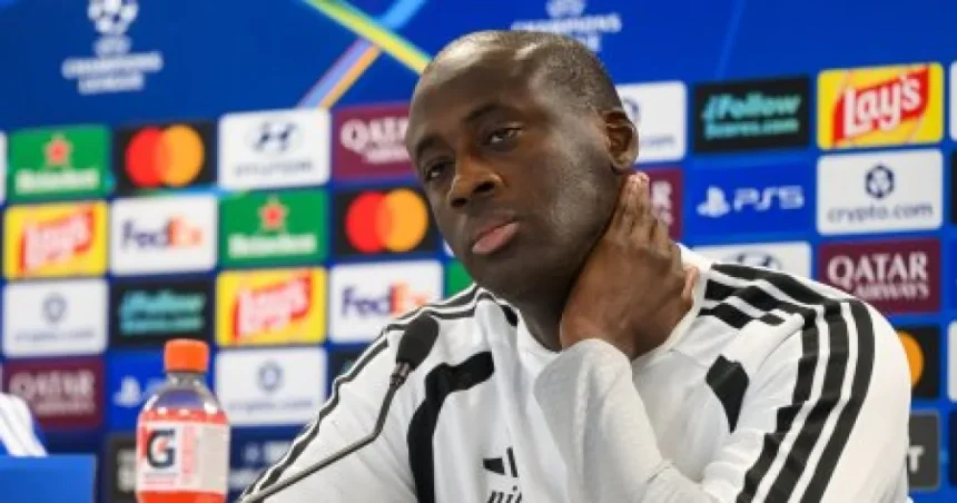 Yaya Touré čelí tlaku, no výpadmi voči novinárom si nepomôže